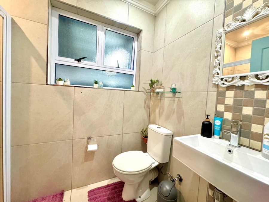 To Let 3 Bedroom Property for Rent in Wavecrest Western Cape